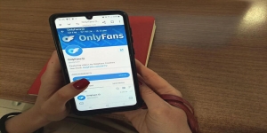 Italia prepara un código ético para educadores tras el caso de una maestra en Only Fans